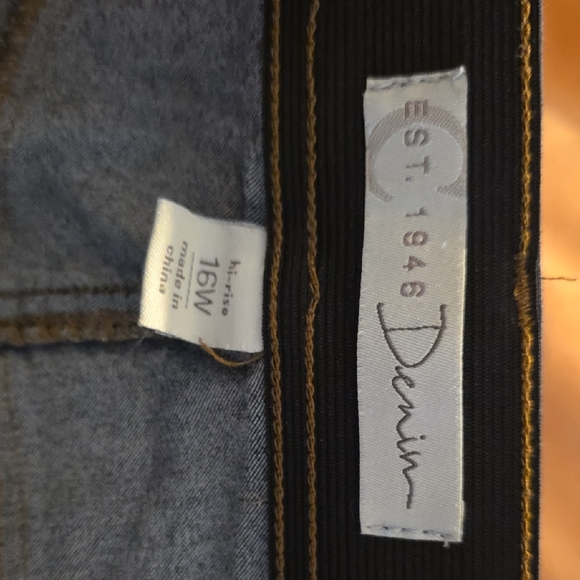 Classic Black Women's Jeans - Picture 2 of 2